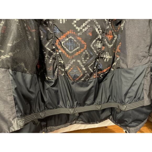 Roxy Women's Insulated Snowboard Jacket (size M) with 10k Dryflight Technology - Picture 14 of 15